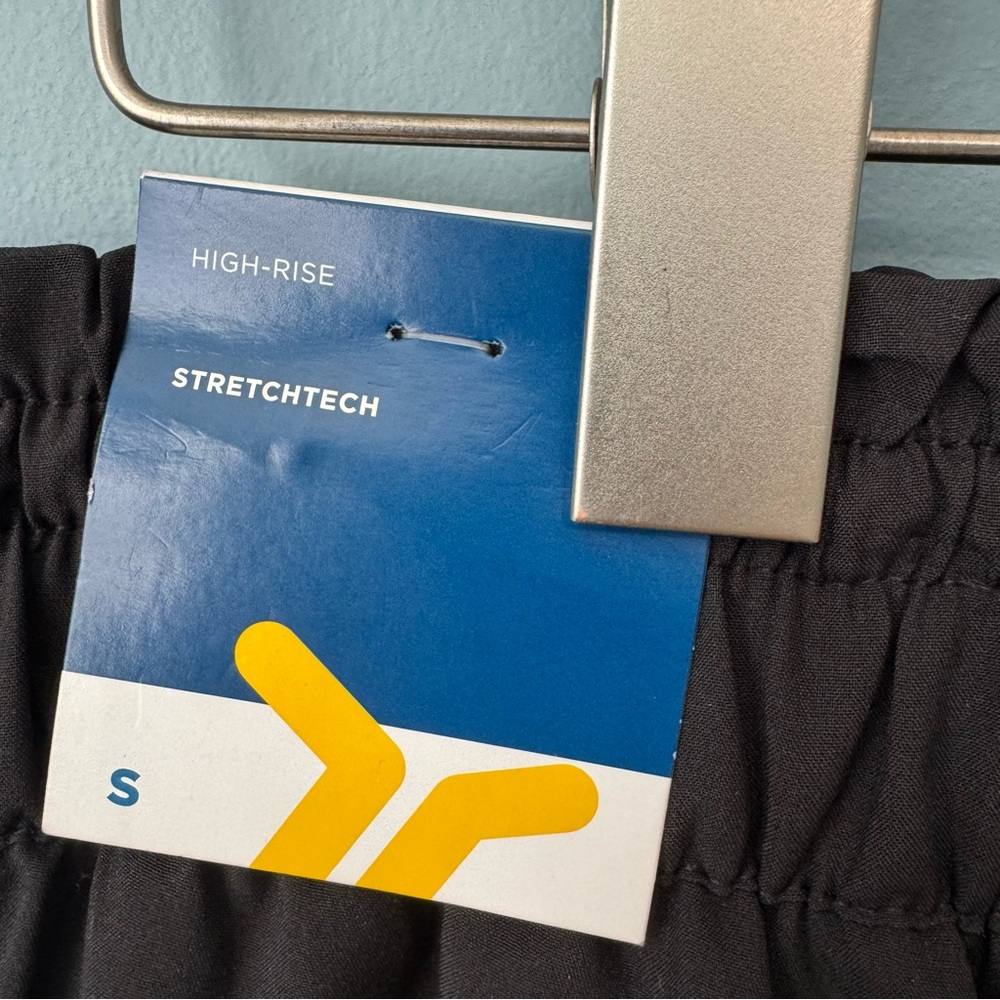 Old Navy Black High Rise StretchTech Quick Dry Cropped Femme Pants. NWT. Small - Picture 10 of 15